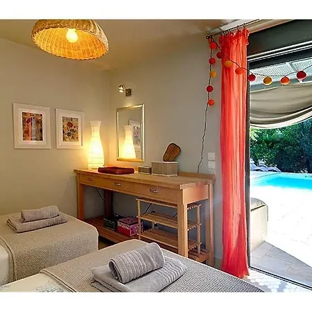Sleeps 6 Pool Air Con Wifi فيلة *